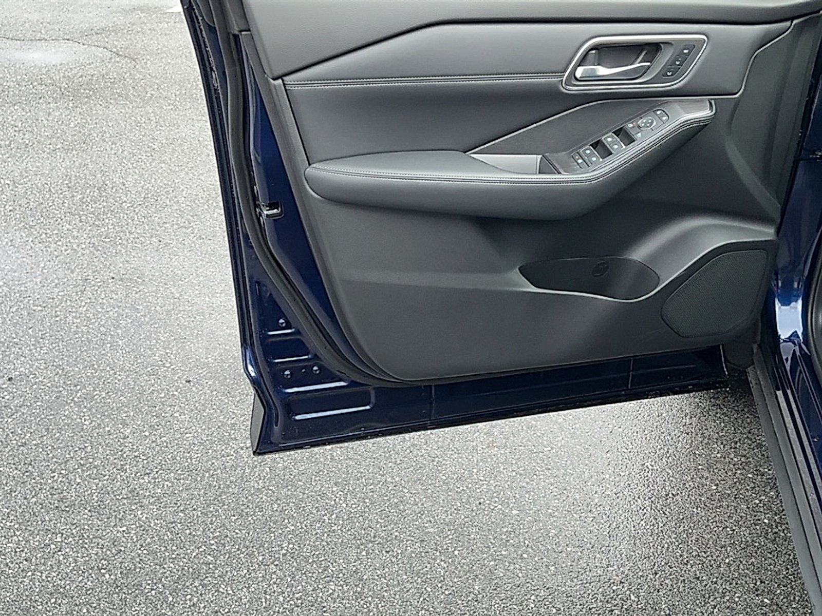 New 2026 Deep Ocean Blue Pearl Nissan Platinum image 6
