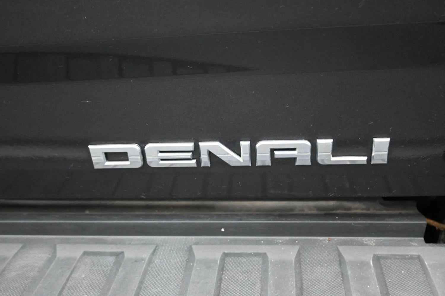 Used 2014 Iridium Metallic GMC Denali image 14