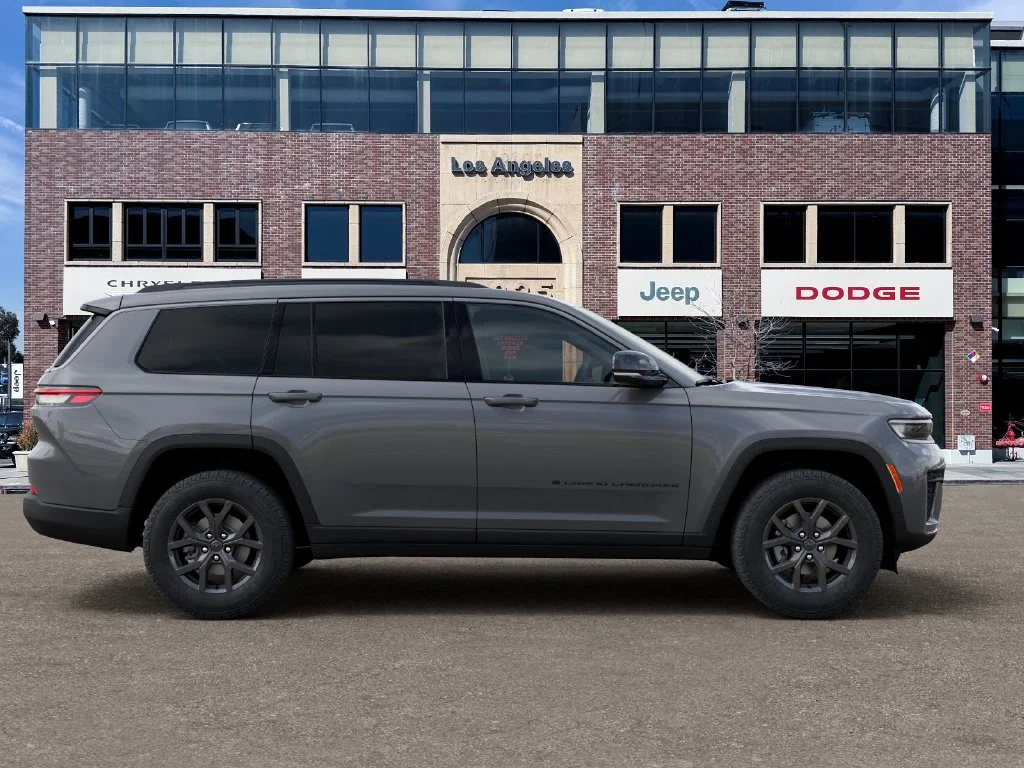 New 2027 Sting-Gray Clear-Coat Paint Jeep Laredo Altitude image 21
