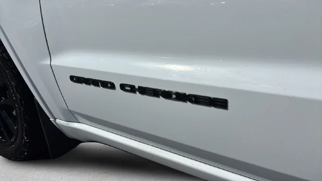 Used 2018 White Jeep Altitude image 40