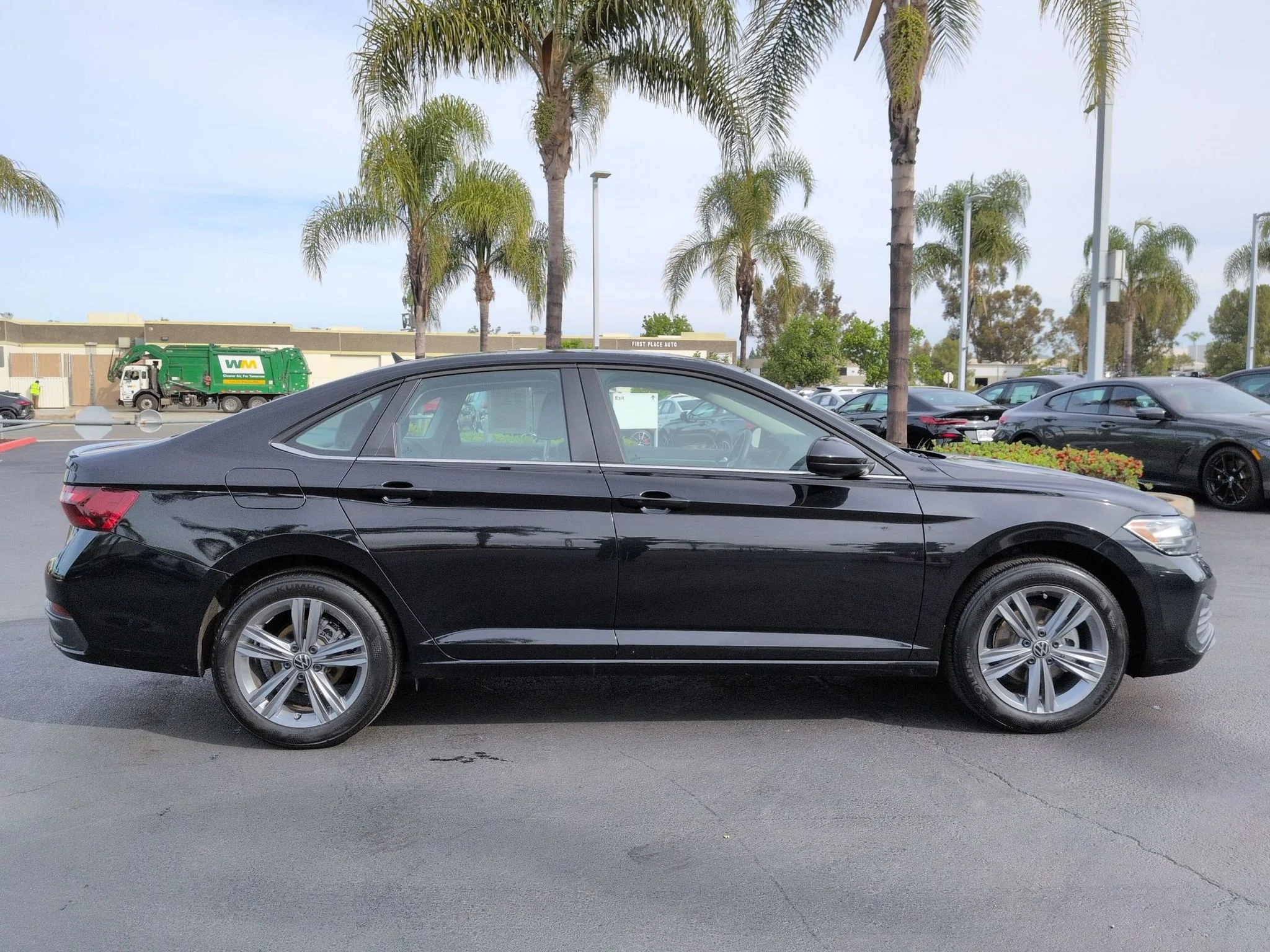 Used 2024 Deep Black Pearl Volkswagen SE w/Sunroof image 9