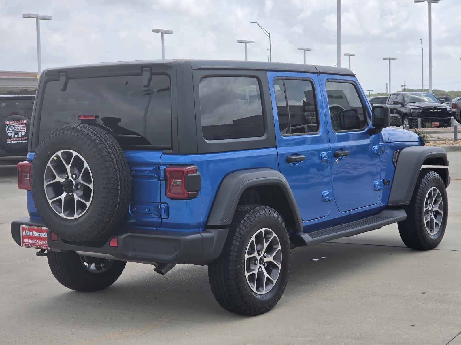 New 2026 Hydro Blue Pearl-Coat Exterior Paint Jeep Sport S image 5