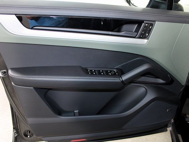 2025 Porsche Cayenne S - Photo 20