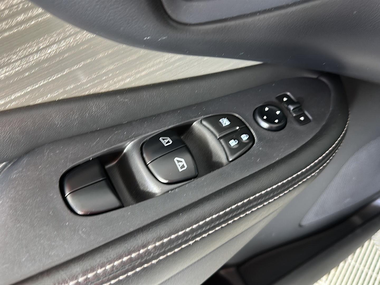 Used 2018 Java Metallic Nissan S image 17