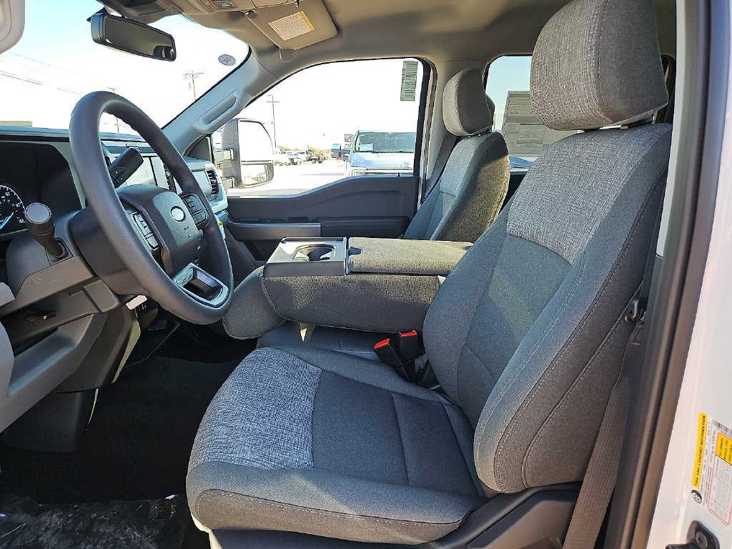 New 2027 Oxford White Ford F-250® XLT image 18