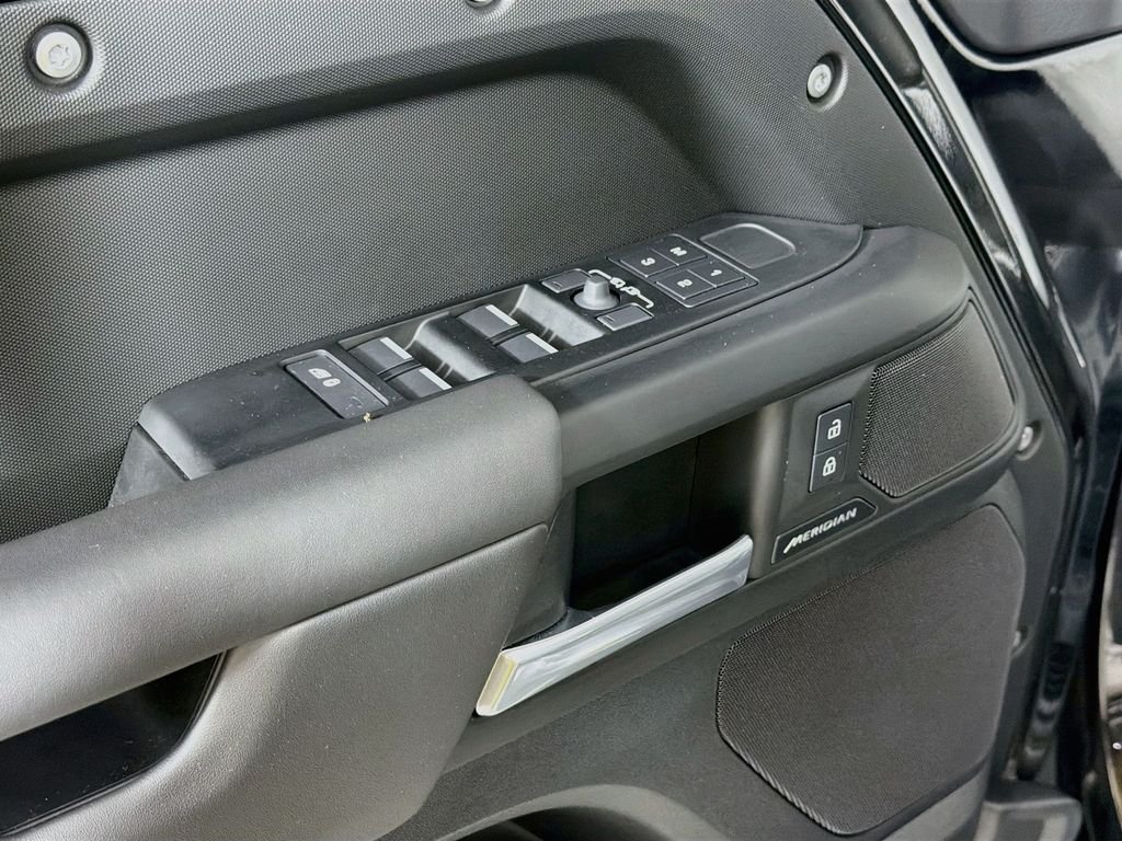 Used 2025 Black Land Rover S image 18