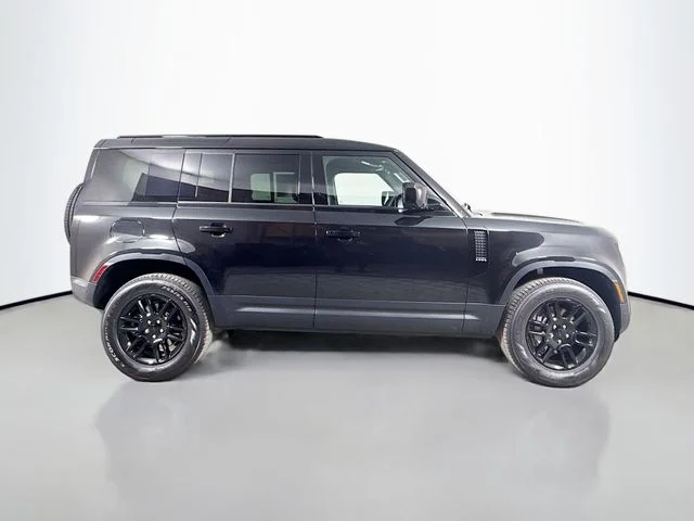 New 2026 Santorini Black Land Rover S image 4