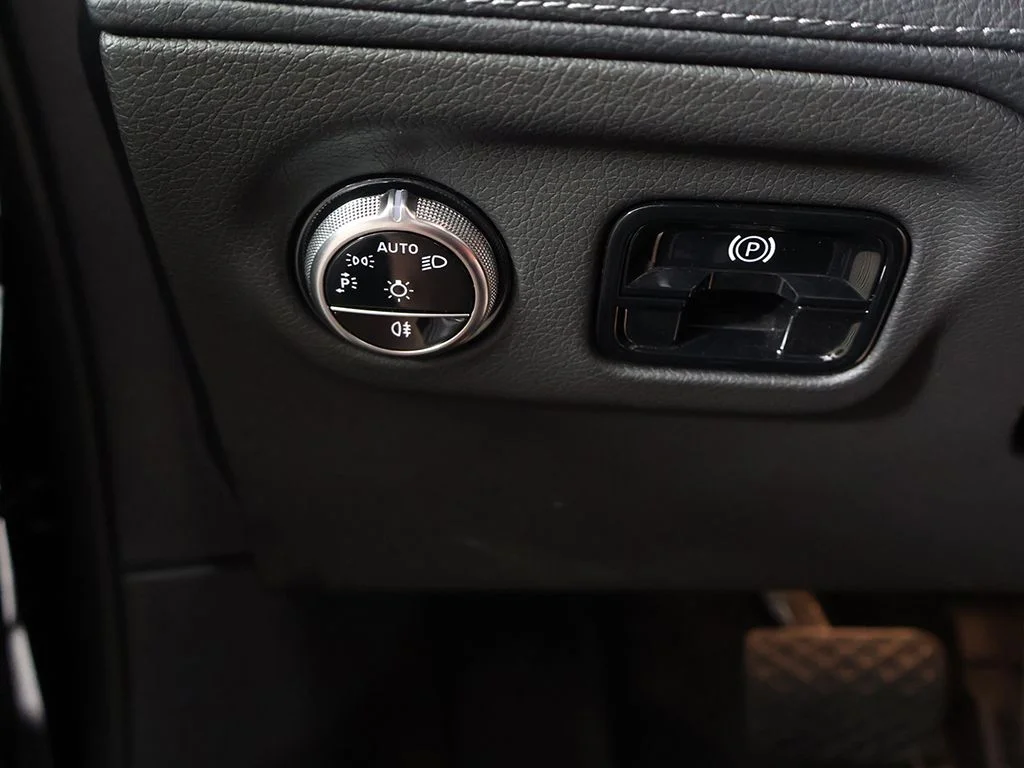 Used 2023 Black Mercedes-Benz 500 Sedan image 37