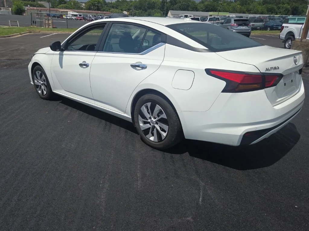Used 2025 White Nissan 2.5 S image 9