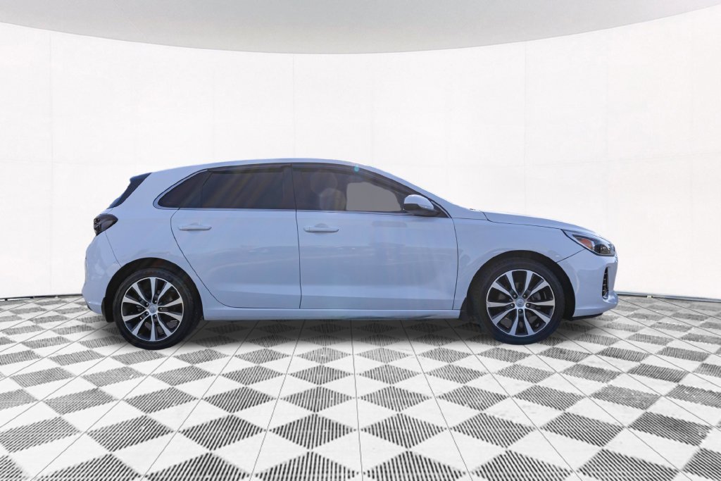 Used 2018 White Hyundai Base image 10