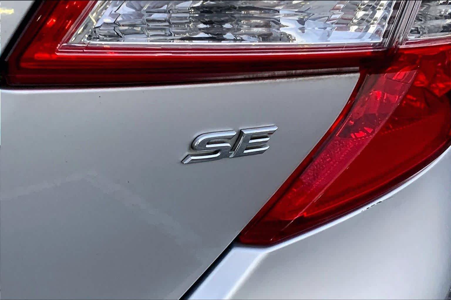 Used 2013 Classic Silver Metallic Toyota SE image 9