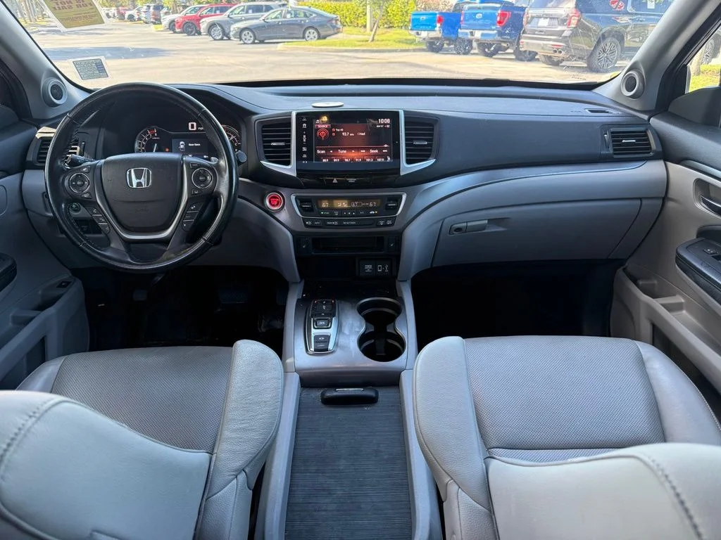 Used 2020 Obsidian Blue Pearl Honda RTL image 16