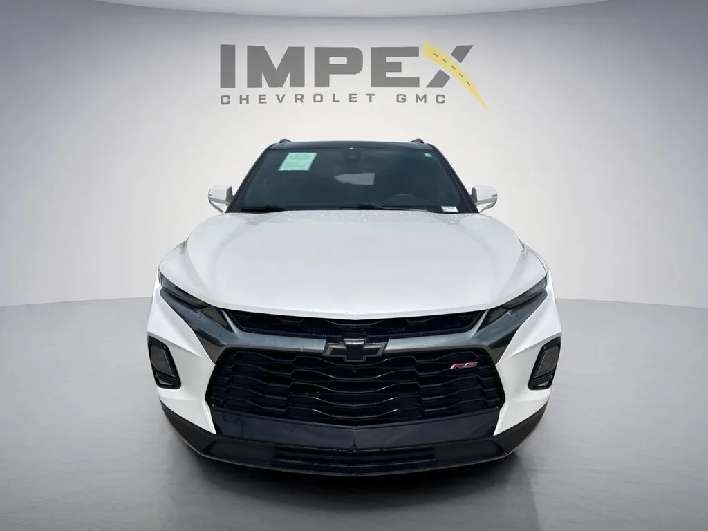 Used 2022 Iridescent Pearl Tricoat Chevrolet RS image 8