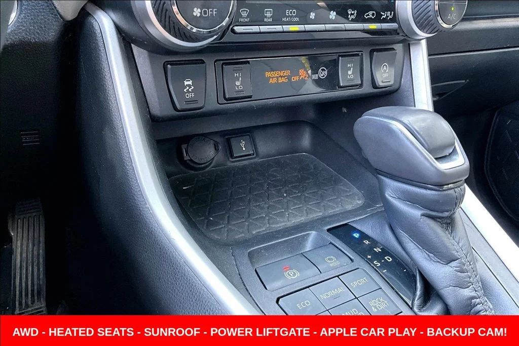 Used 2021 Silver Toyota XLE Premium image 20