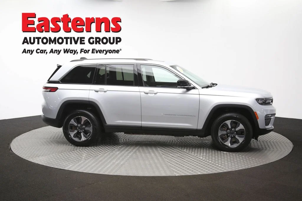 Used 2022 Silver Jeep 4xe image 49