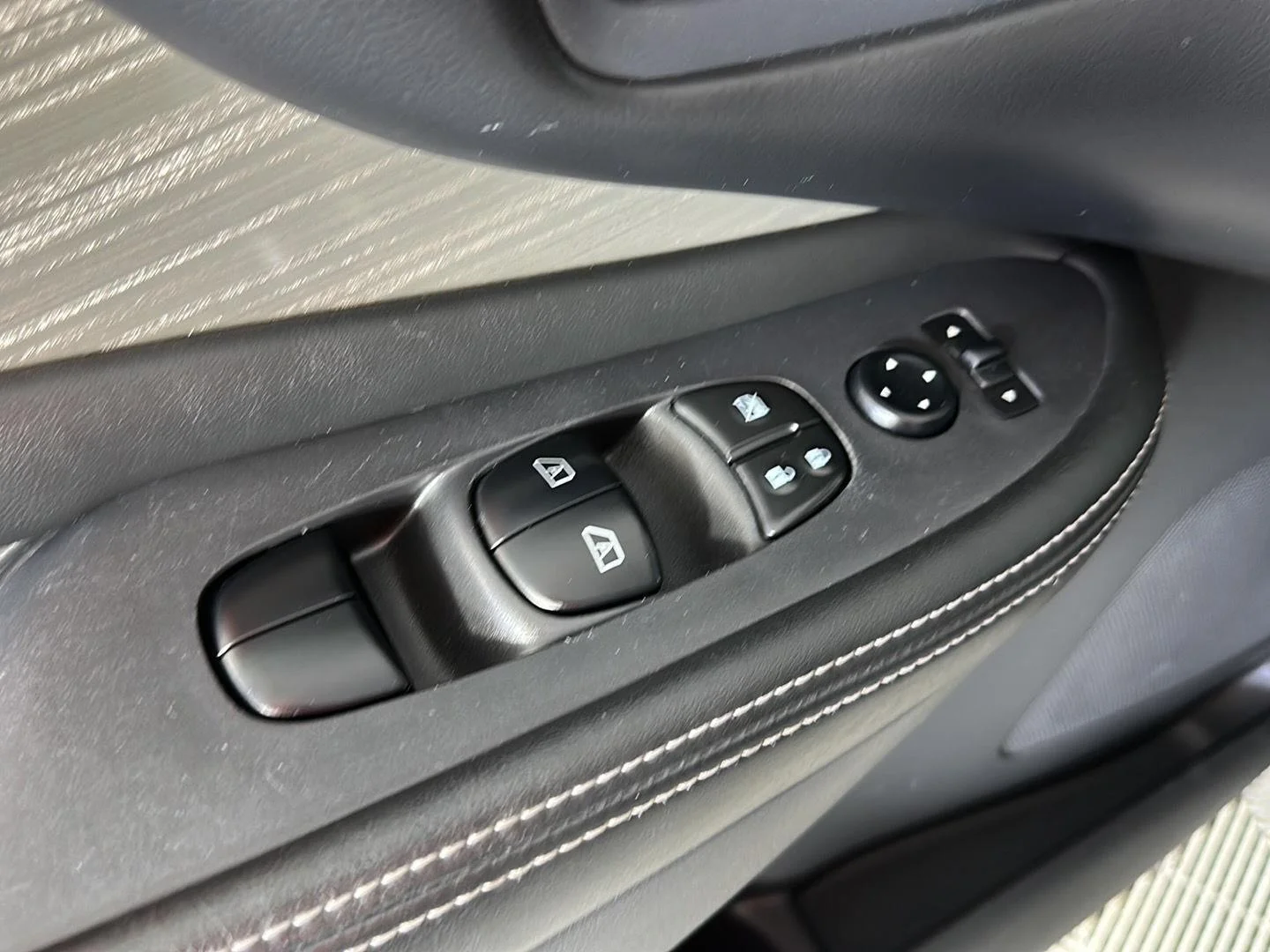 Used 2018 Java Metallic Nissan S image 17