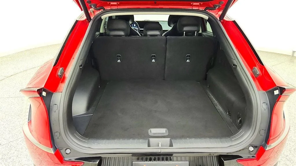 Used 2022 Runway Red Kia Wind RWD image 21