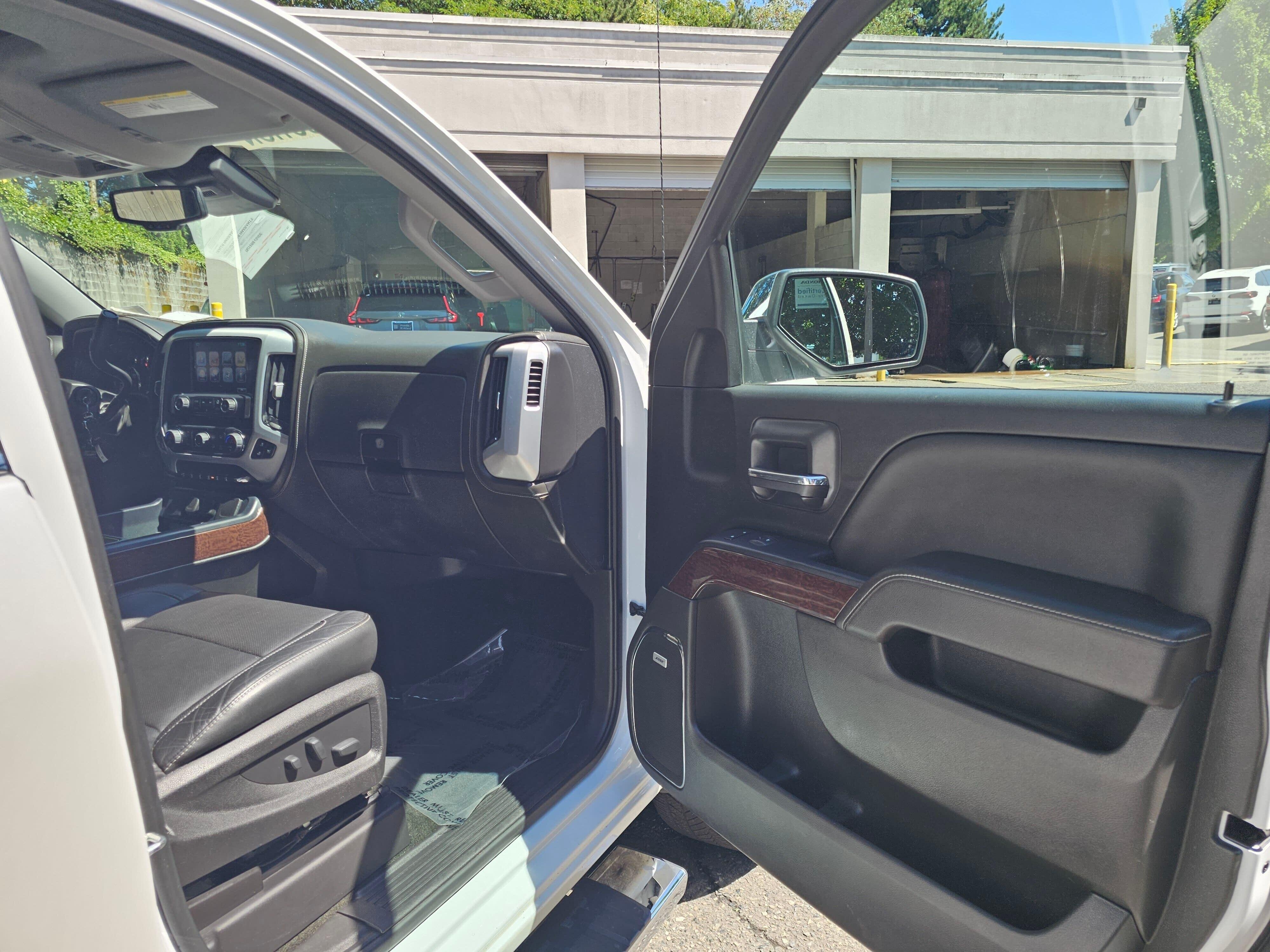 Used 2017 White Frost Tricoat GMC SLT image 12