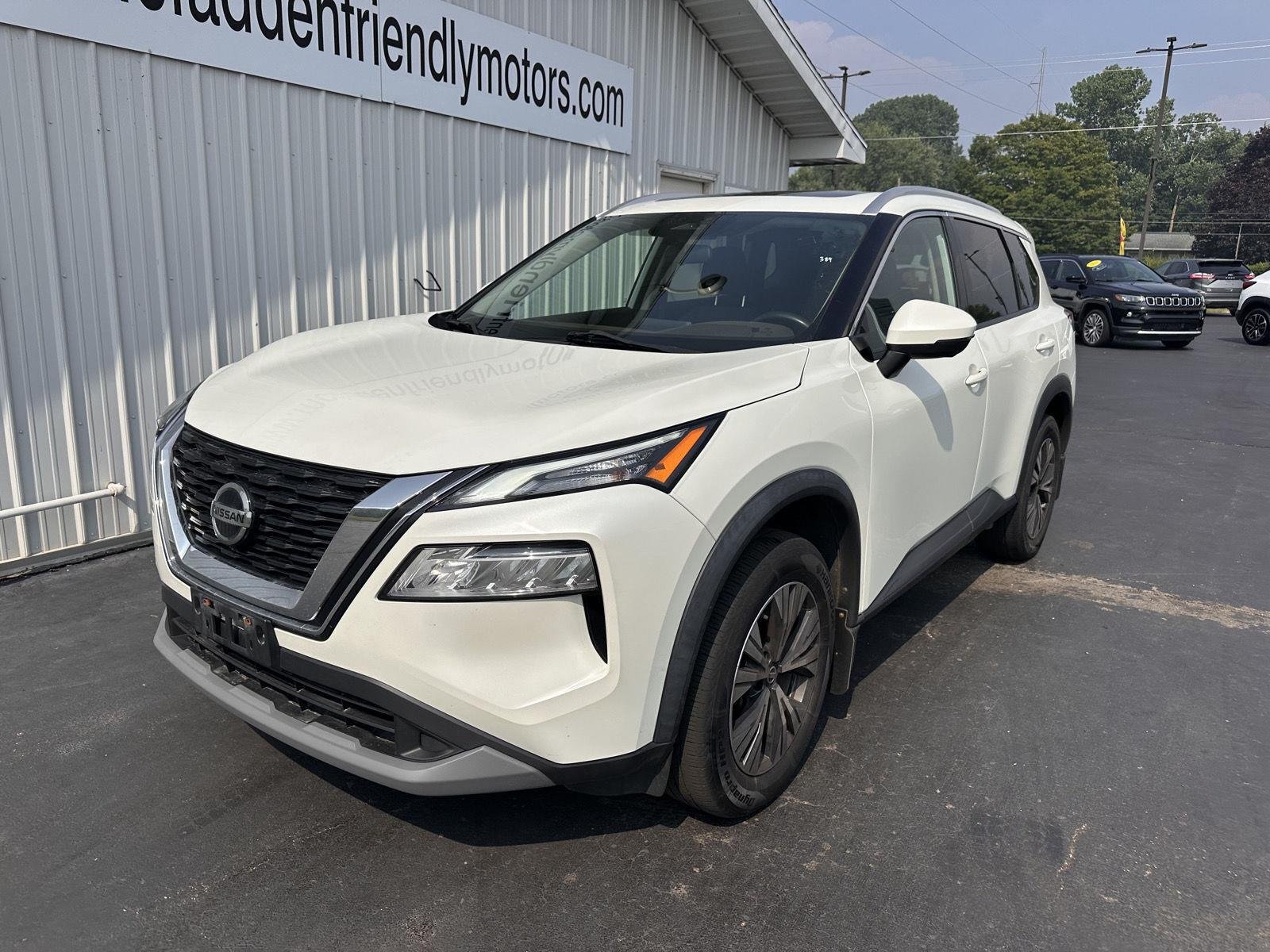 Used 2021 Pearl White Tricoat Nissan SV image 5