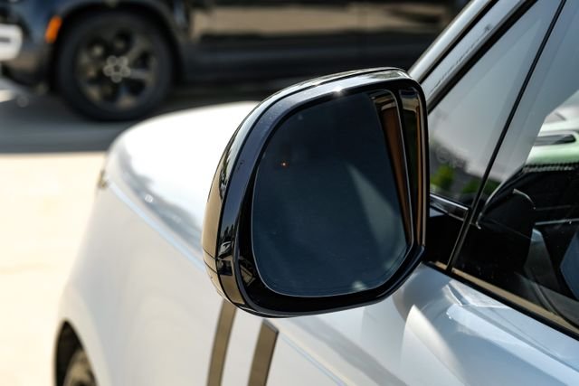 Used 2022 Fuji White Land Rover SE image 53