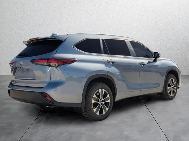Used 2024 Blue Toyota XLE image 4