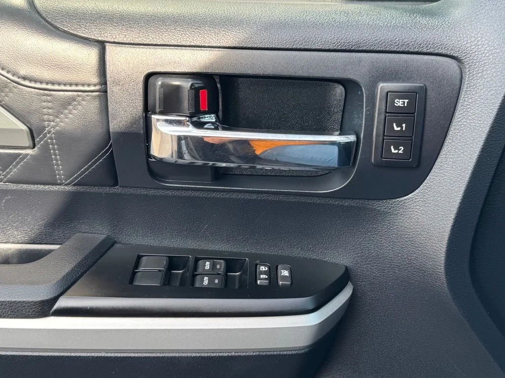Used 2014 Black Toyota Platinum image 23