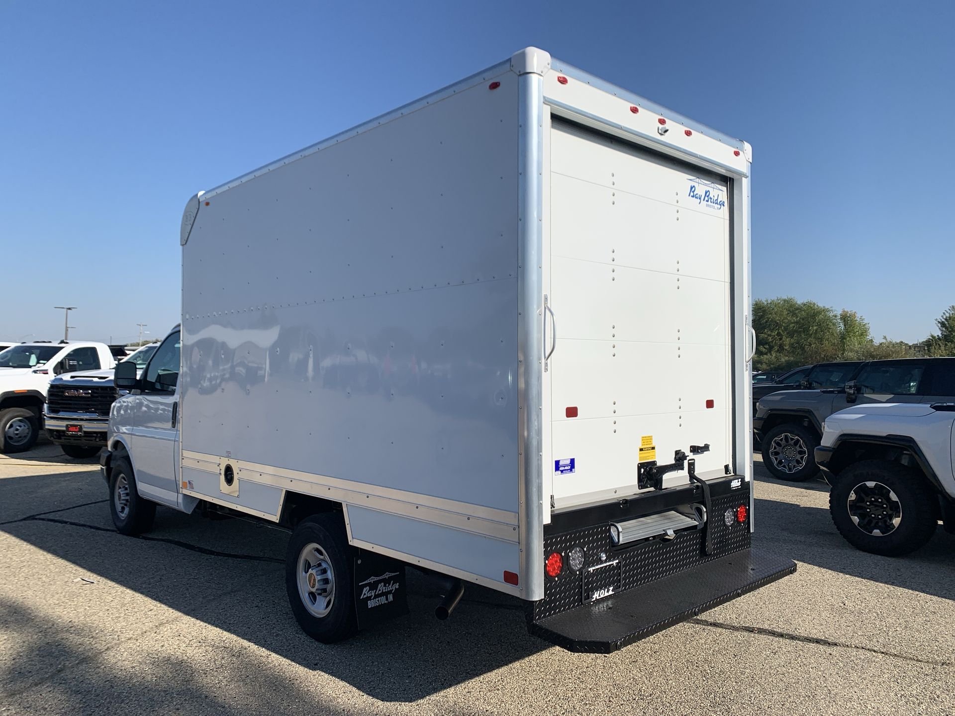 New 2025 Summit White GMC 1WT image 36