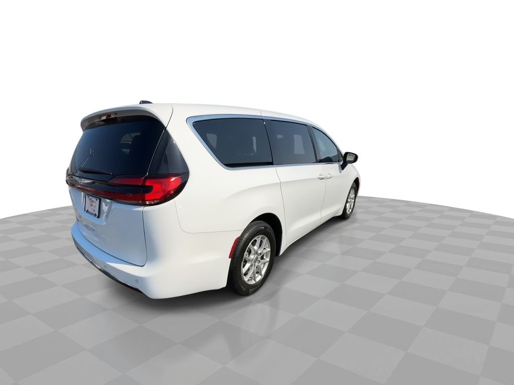 Used 2024 White Chrysler Touring L image 43