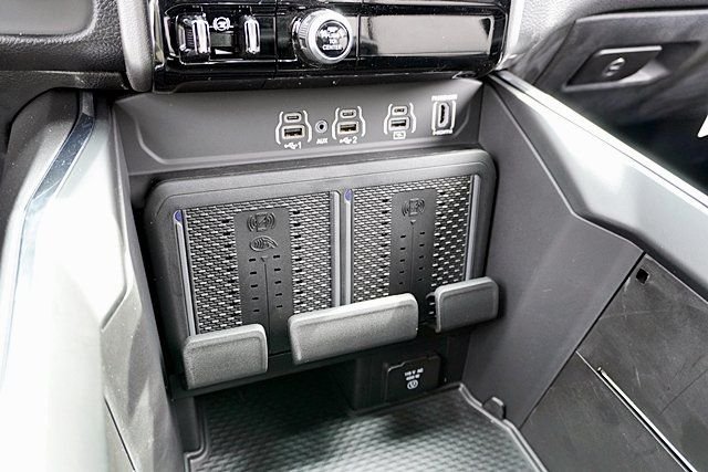 New 2026 Bright White Clear-Coat Exterior Paint RAM Laramie image 36