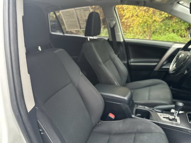 Used 2018 White Toyota XLE image 36