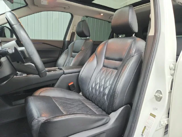 Used 2021 White Nissan Platinum image 19