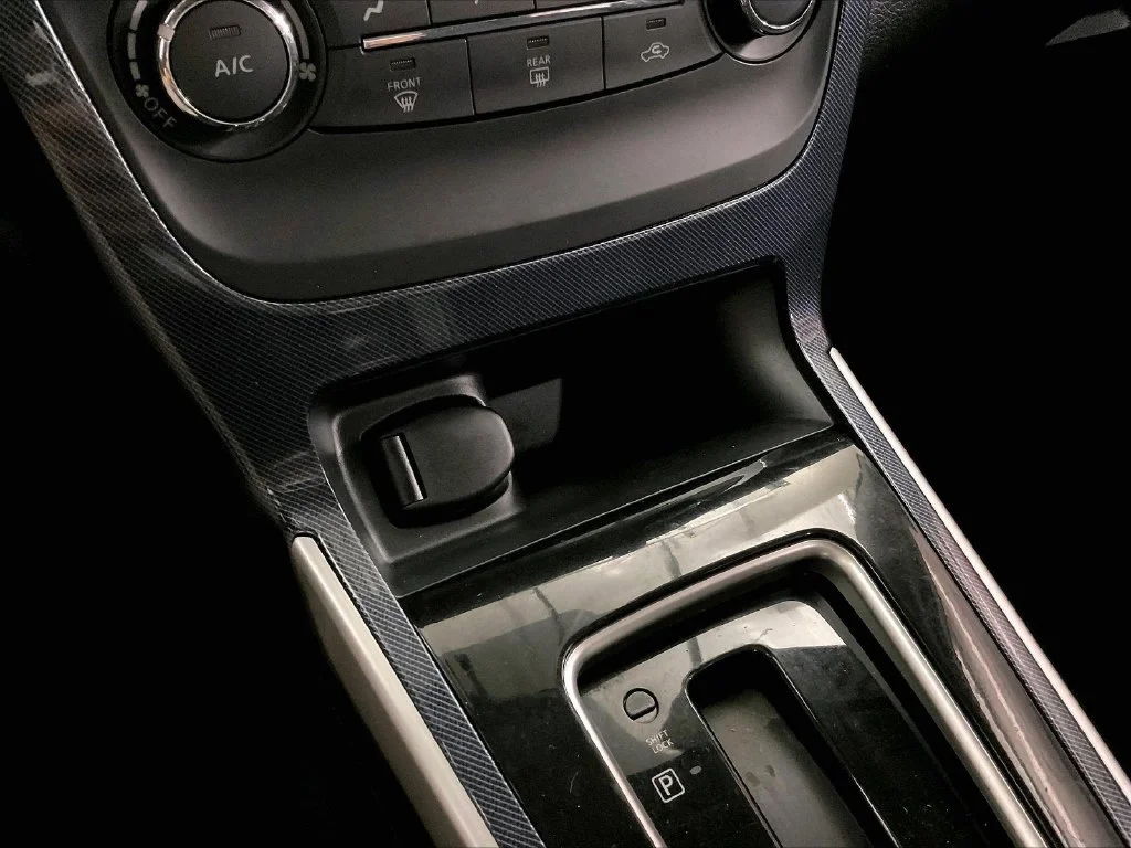 Used 2017 Silver Nissan SR image 36