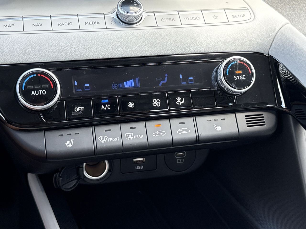 New 2026 Ecotronic Gray Hyundai Limited image 26