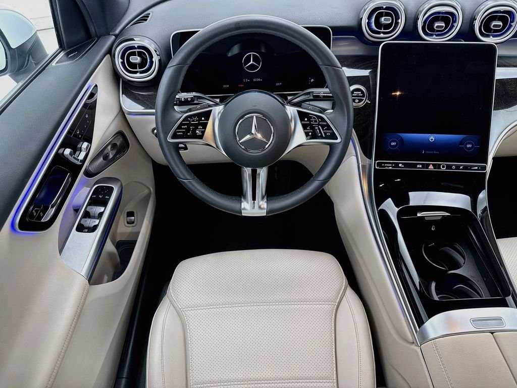 Used 2026 MANUFAKTUR Moonlight White Metallic Mercedes-Benz GLC 300 image 10