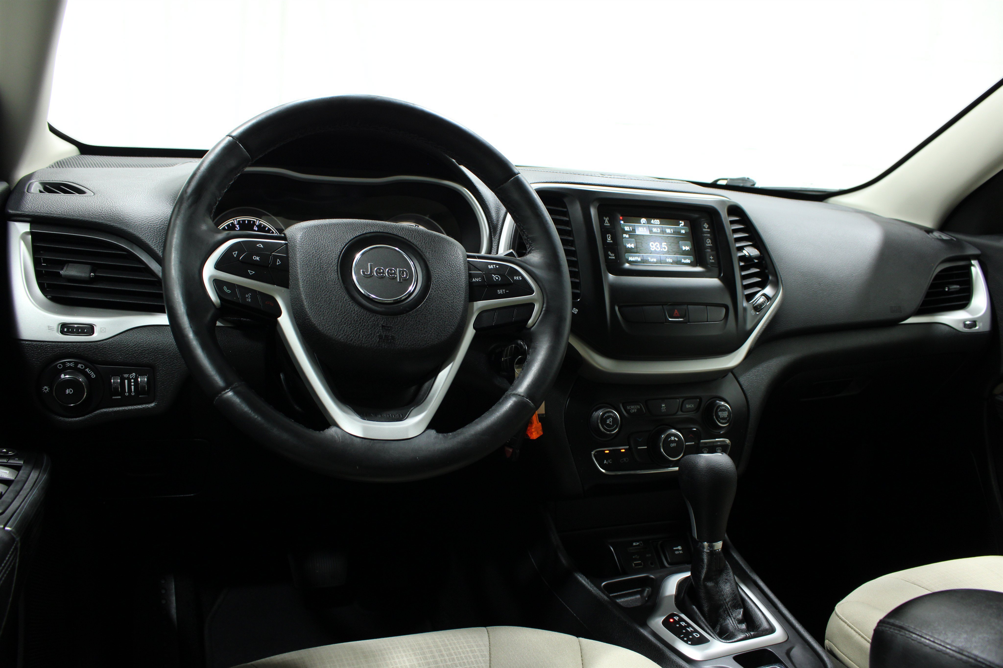 Used 2015 Jeep Cherokee Latitude with VIN 1C4PJLCB2FW560621 for sale in Wichita, KS