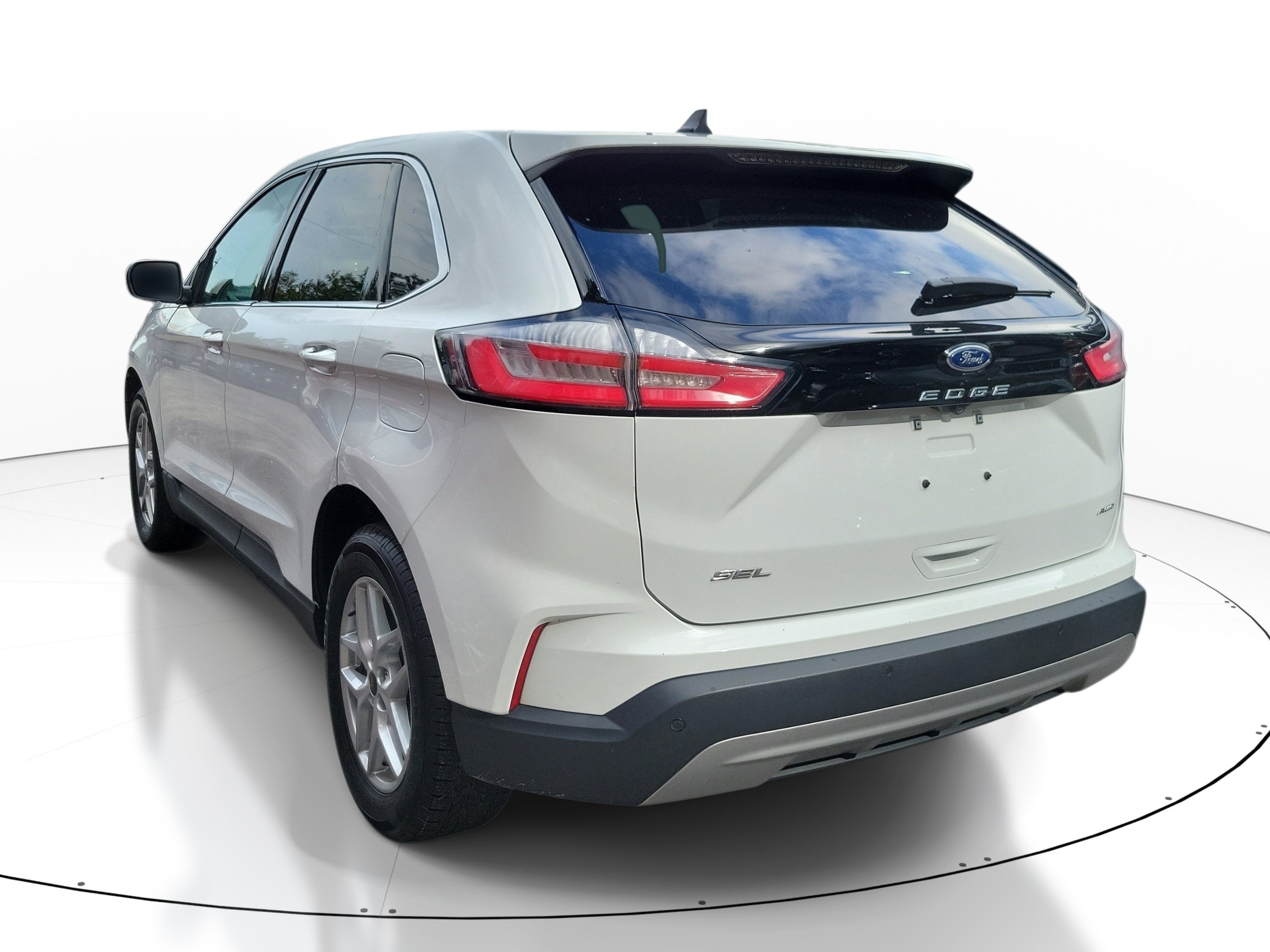 Used 2024 Oxford White Ford SEL image 3