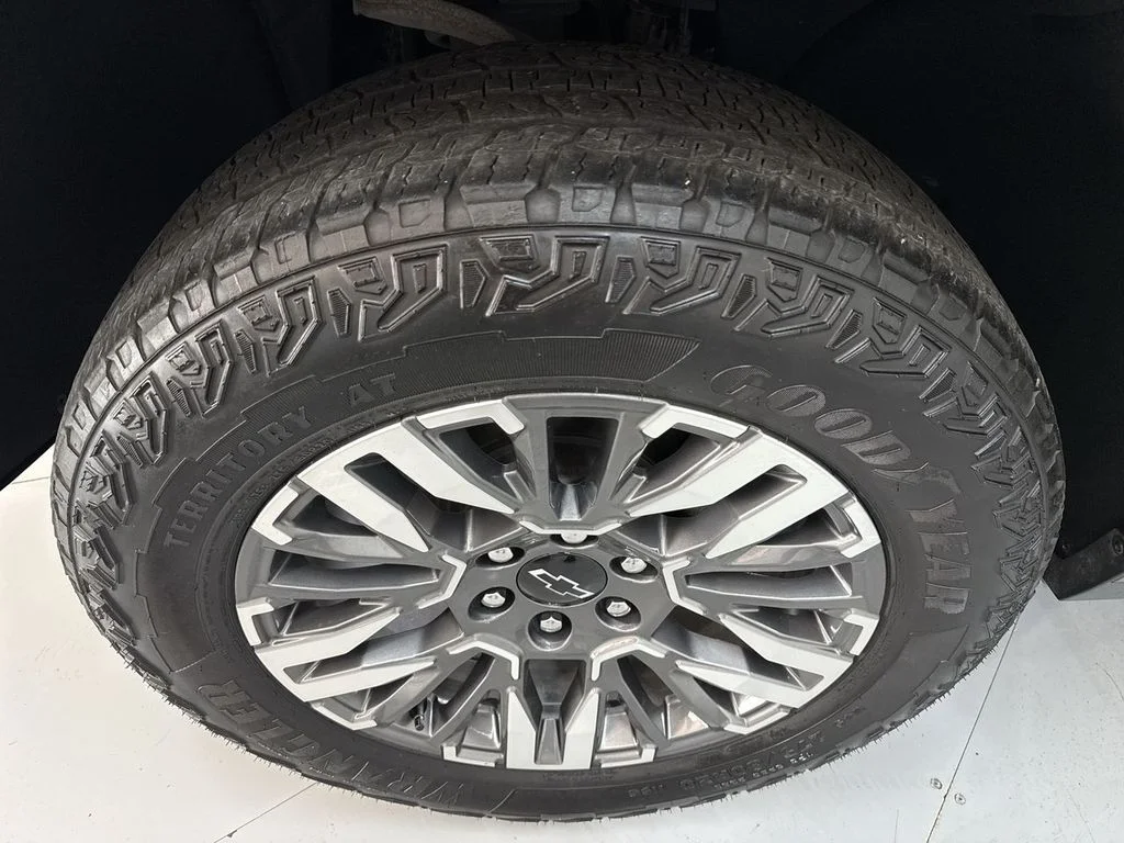 Used 2025 Black Chevrolet Z71 image 10