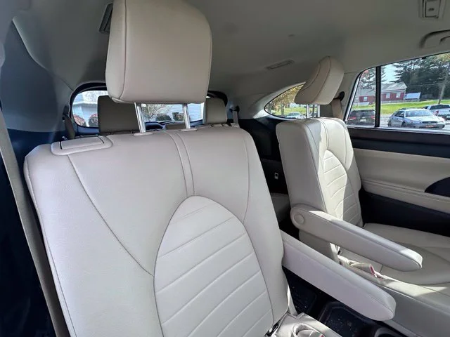 Used 2022 Beige Toyota XLE image 9