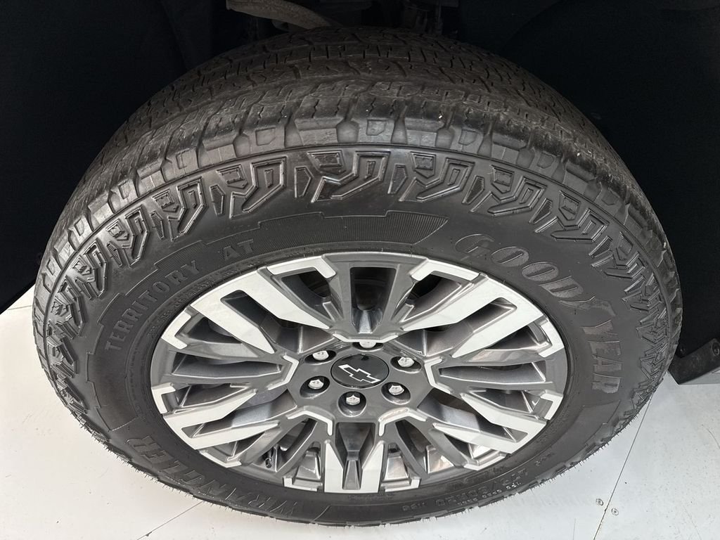 Used 2025 Black Chevrolet Z71 image 10