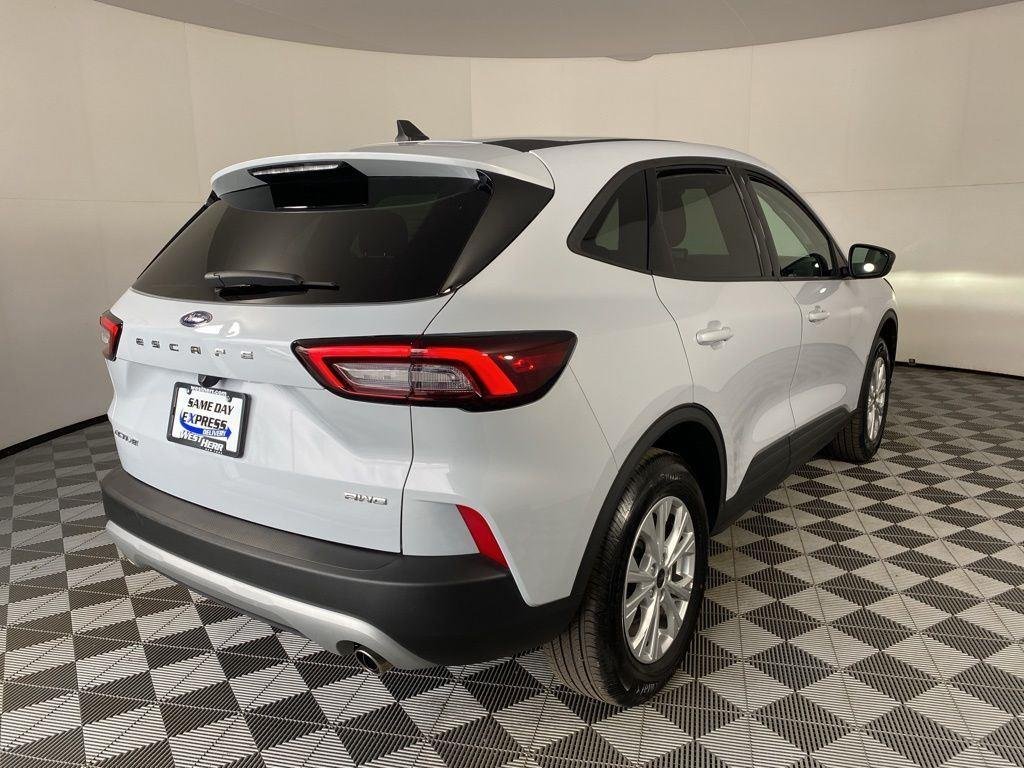 Used 2025 Silver Metallic Ford Active image 3