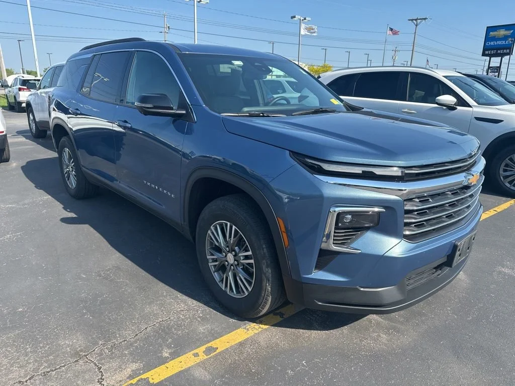 2024 Chevrolet Traverse AWD LT's photo