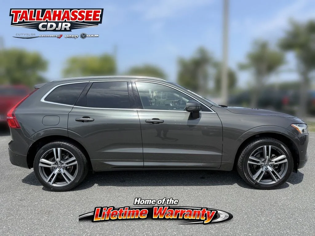 Used 2018 Gray Metallic Volvo T5 Momentum image 2