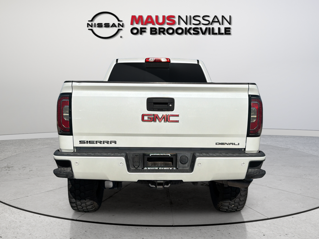 Used 2017 White GMC Denali image 9
