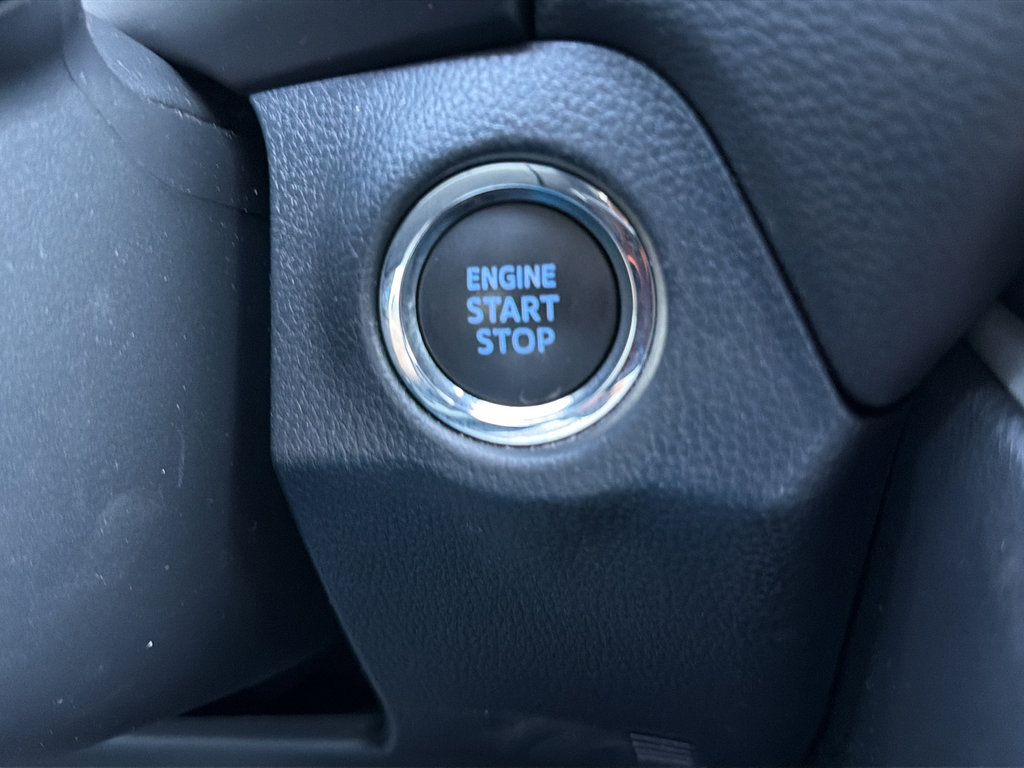 Used 2020 Silver Toyota XLE image 31
