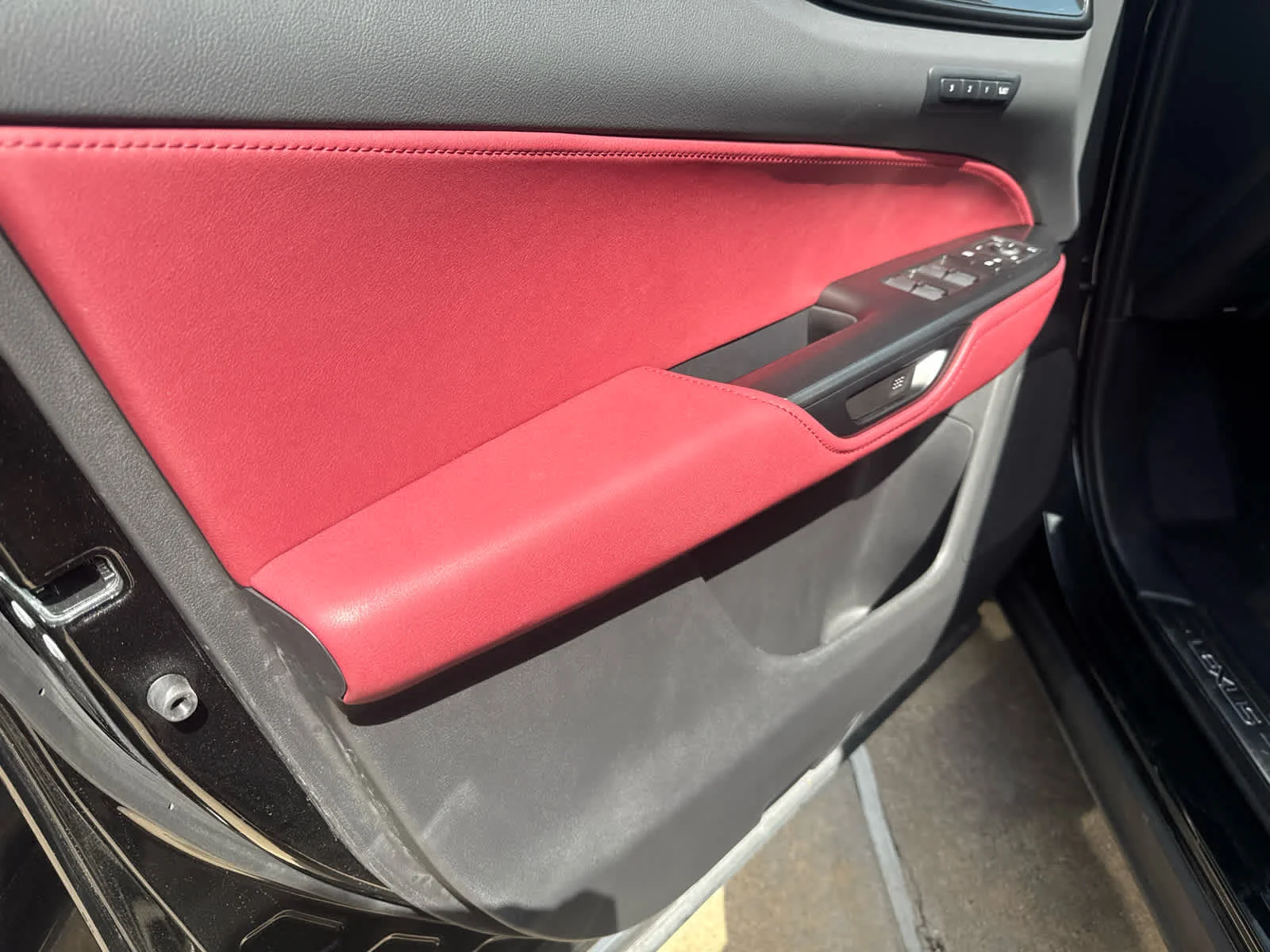 Used 2026 GRAPHITE BLACK GF. Lexus Premium image 8