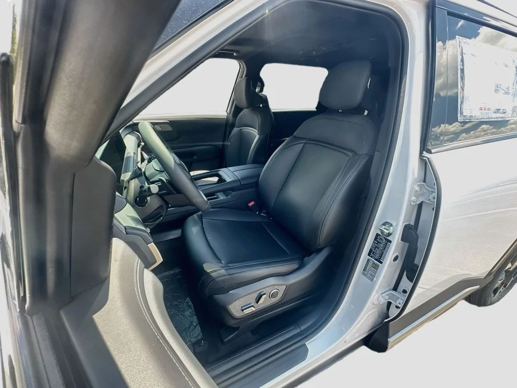New 2027 Glacial White Pearl Kia S image 21