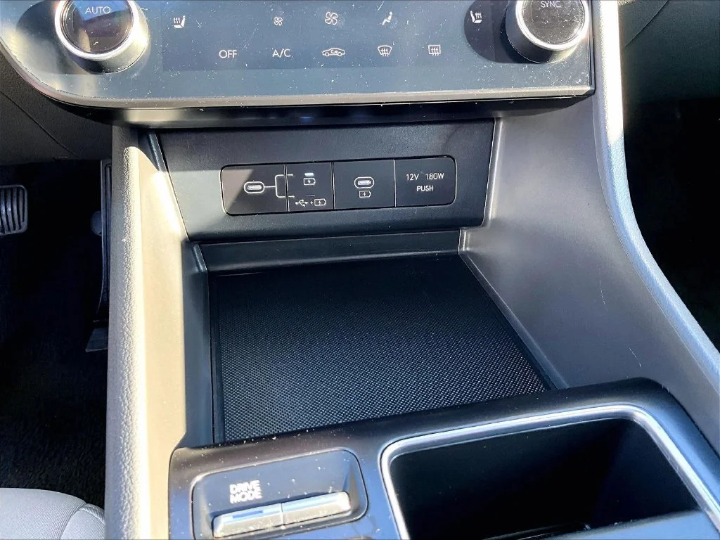 Used 2025 Silver Hyundai SEL image 33