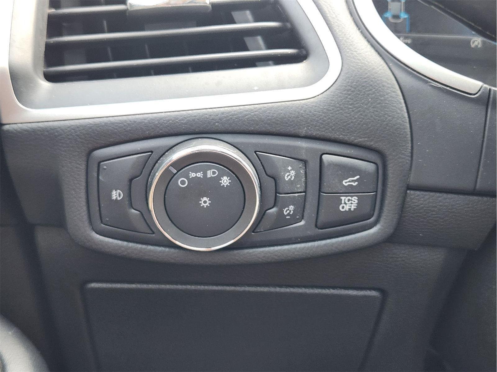 Used 2020 Iconic Silver Ford SEL image 21