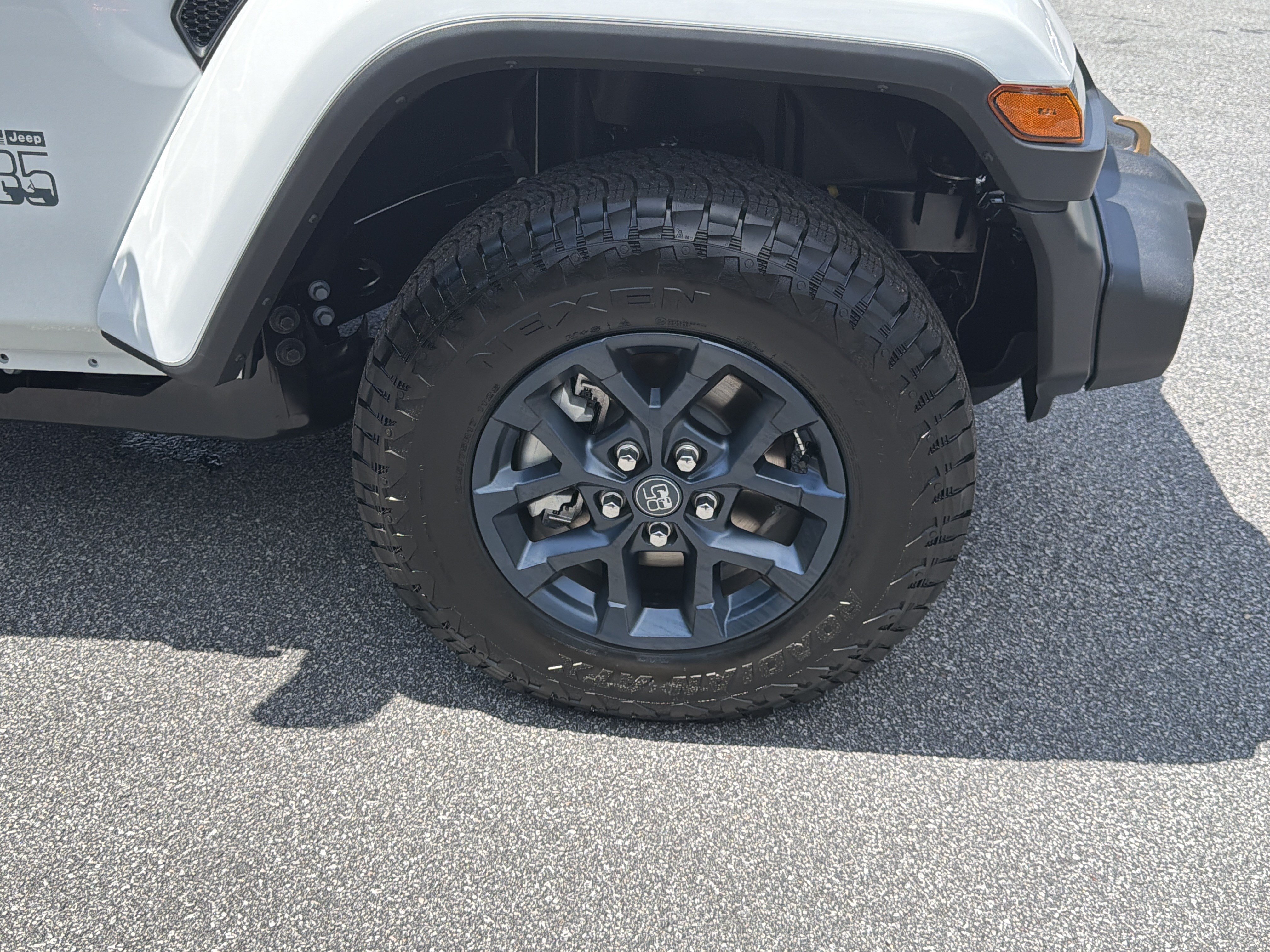 New 2026 Bright White Clear-Coat Exterior Paint Jeep 85th Anniversary Edition image 14