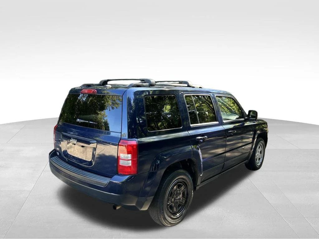 Used 2017 Blue Jeep Sport image 5